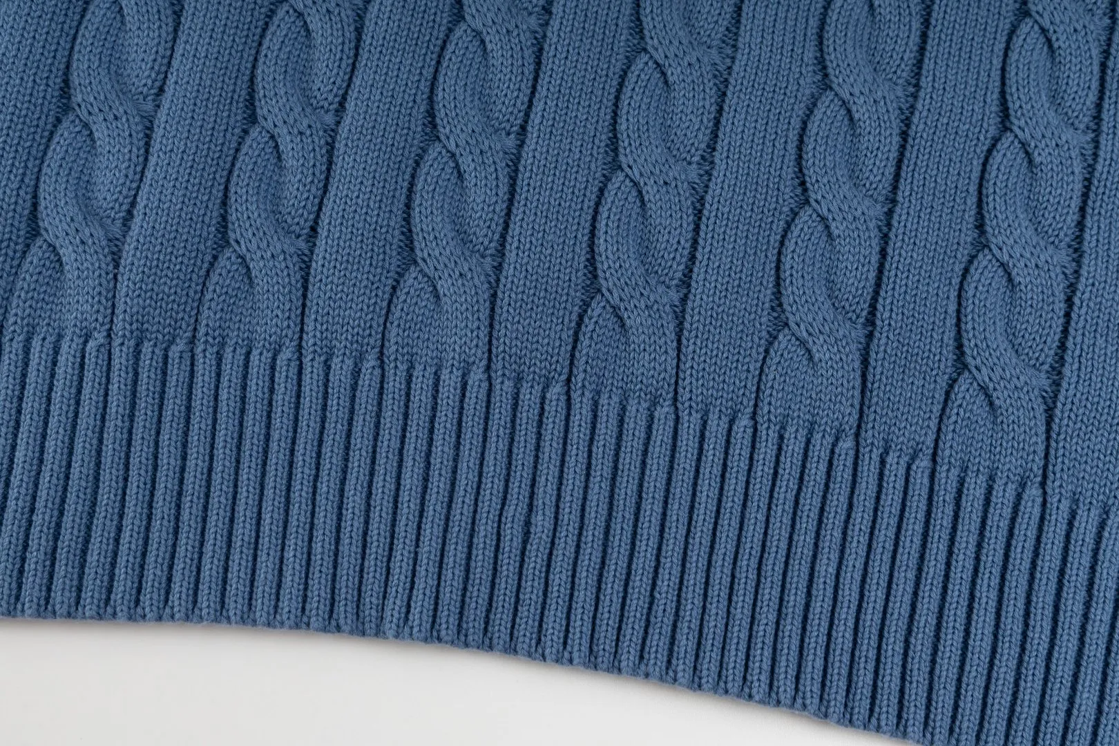 P236 #R92 RALPH LAUREN Ralph Lauren fifteen colors classic small label embroidery logo turtleneck pullover half-zip knitted cable sweater with high-density LOGO embroidery on the chest and original customized tag accessories. Made of pure cotton yarn, pure cotton is skin-friendly and comfortable, small label war horse embroidered twist turtleneck sweater 🐎 high quality, follow the blogger to learn how to wear it! Let’s buy a Ralph Lauren cable sweater. It’s a super hard-to-find series after it became popular. It’s hard to find one on the official website. It’s simple and practical to wear, with a lazy and loose feel. The thickened fabric has more texture, feels soft and delicate, and has a loose fit. Whether worn alone or layered, you can wear different styles of fashion with just one piece!   Size：XS S M L